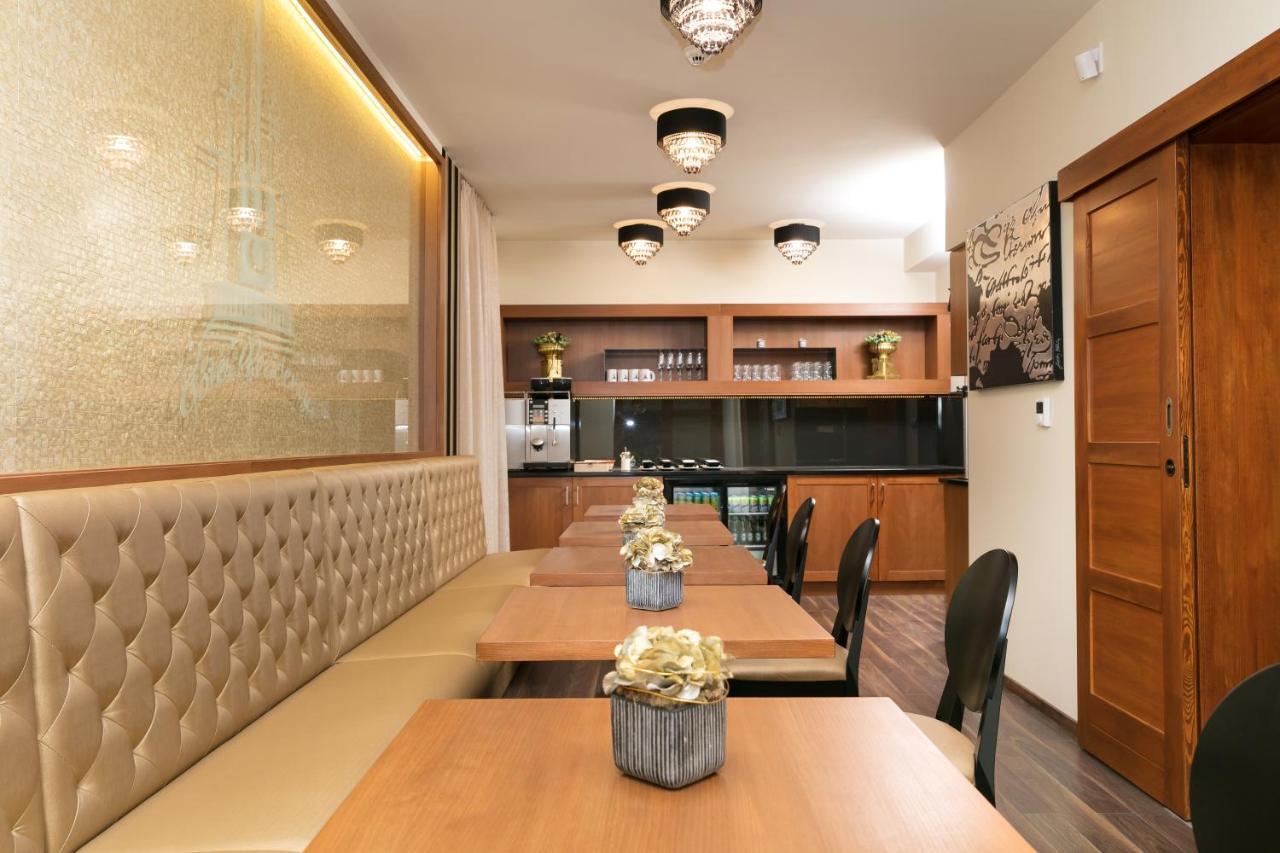 杰尔Foter Rezidencia 2公寓式酒店 外观 照片